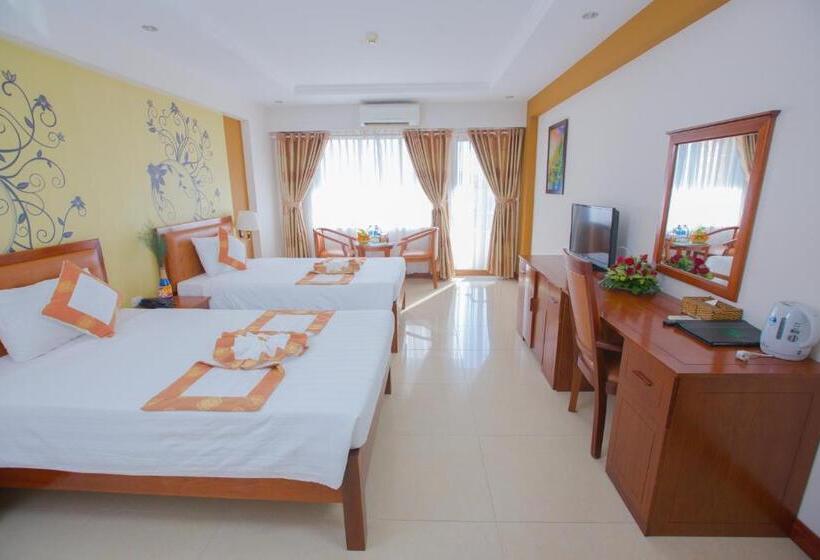 اتاق سه نفره دلوکس با چشم‌انداز دریا, Vung Tau Intourco Resort