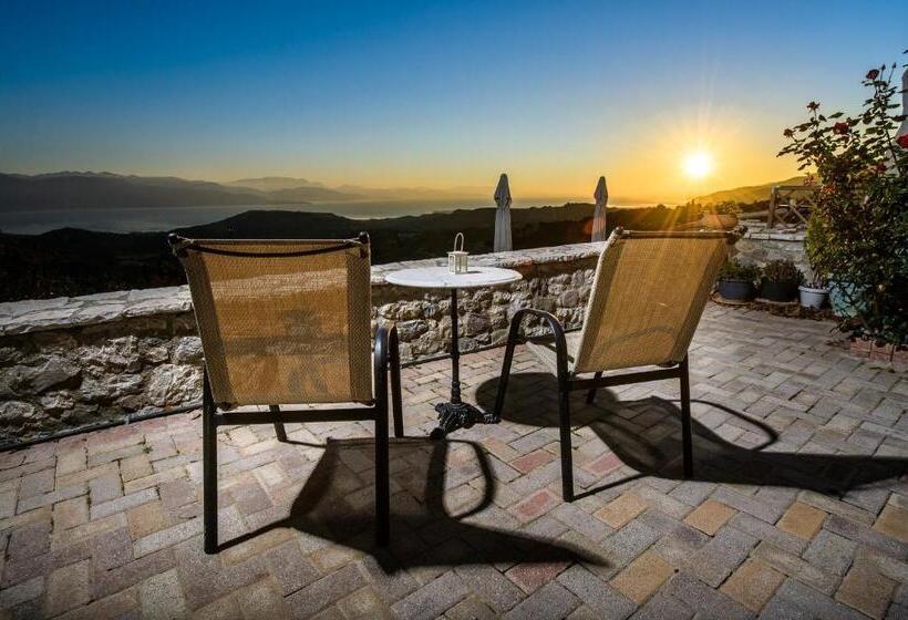 Люкс, Gerofotis Traditional Guesthouse Est 1892   Close To Aigio, Akoli, Selianitika