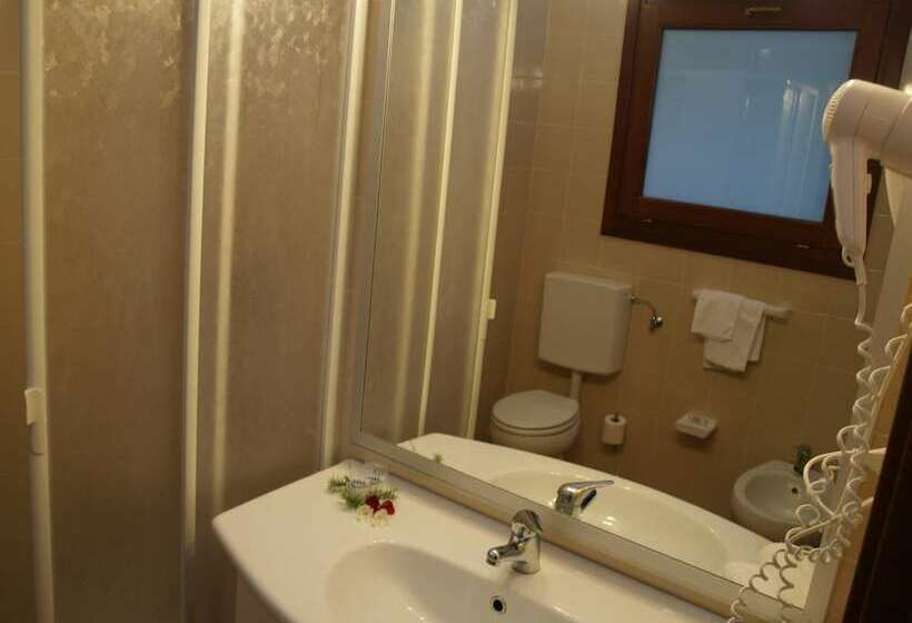 Номер Стандарт Трехместный, Club Esse Gallura