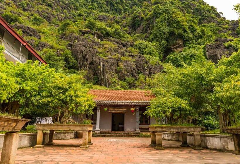 اتاق خانوادگی با چشم‌انداز کوه, Mua Caves Ecolodge