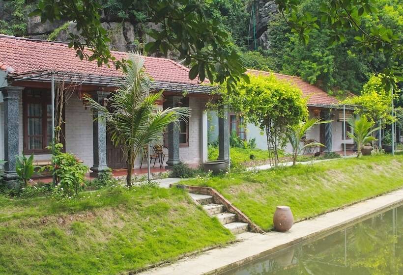 اتاق خانوادگی, Mua Caves Ecolodge