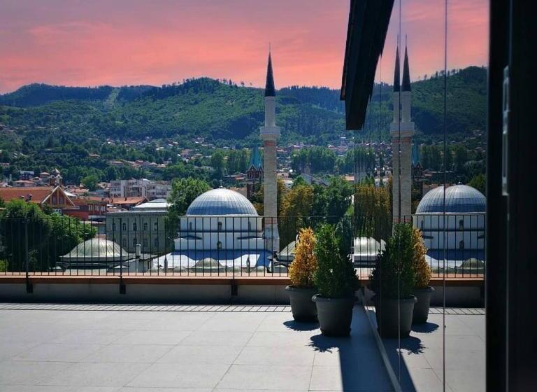 اتاق لوکس با بالکن, President Sarajevo