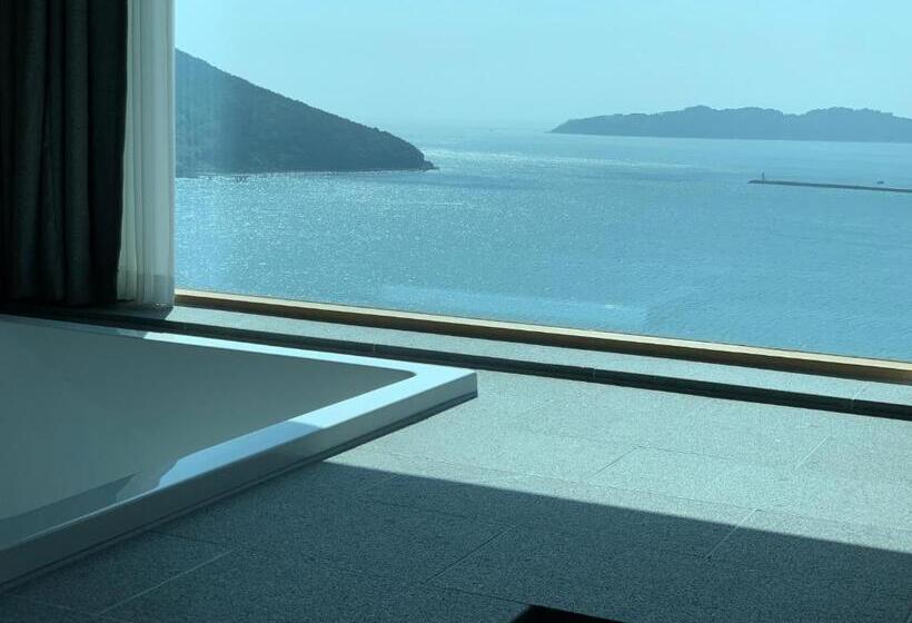 اتاق استاندارد با چشم‌انداز دریا, Sang Sang & Private Sang Sang Pool Villa