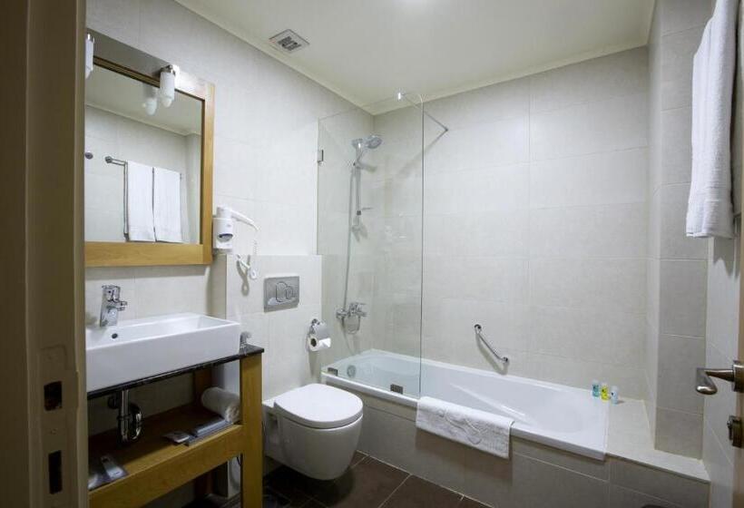 اتاق پریمیوم با بالکن, The J Hotel & Spa