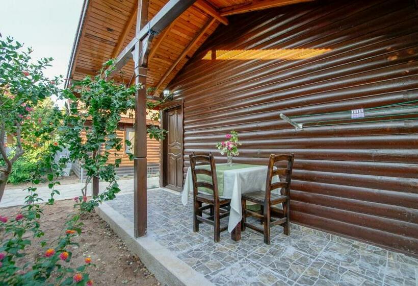 Номер Стандарт Вид на Сад, çuhadar Ahşap Evleri̇