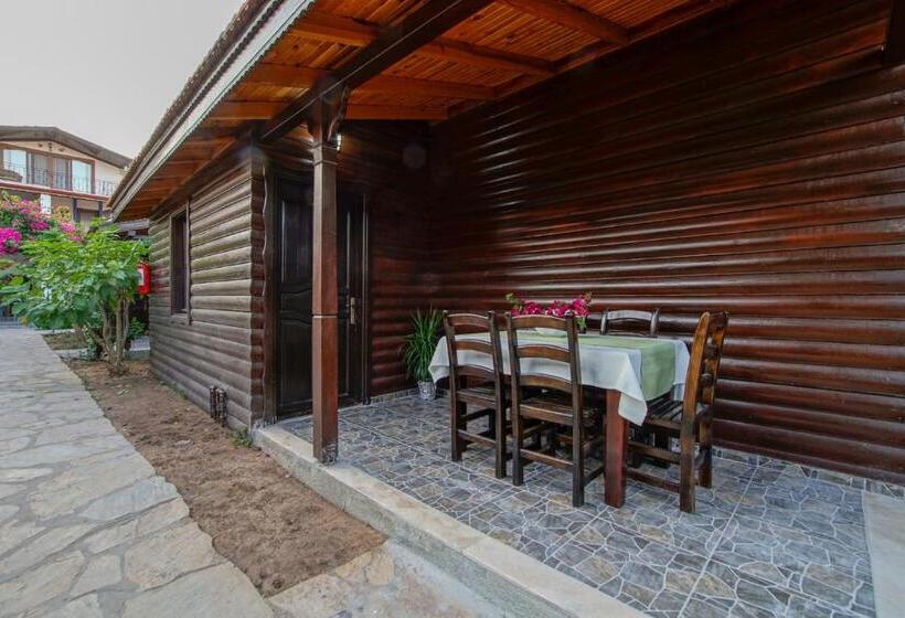 Chambre Familiale Vue Jardin, çuhadar Ahşap Evleri̇