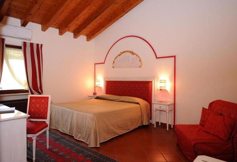 اتاق استاندارد سه نفره, Resort La Mola