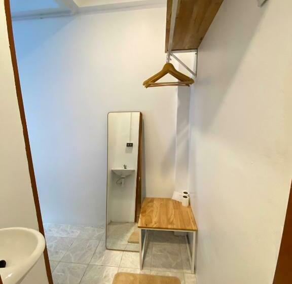 Номер Стандарт, Baan Hall Hostel