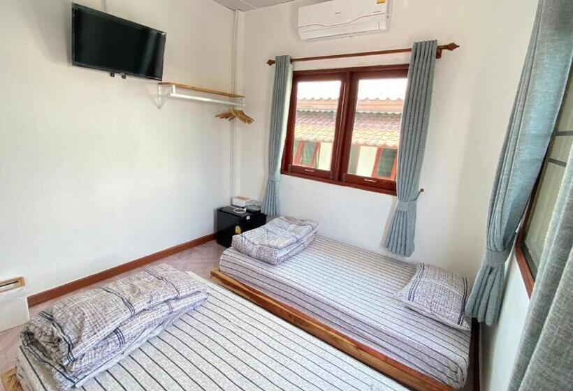 Кровать в Общей Комнате, Baan Hall Hostel