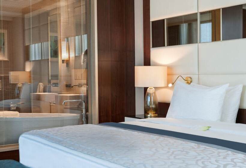 سوئیت با تخت بزرگ, Elite World Grand Istanbul Basin Ekspres