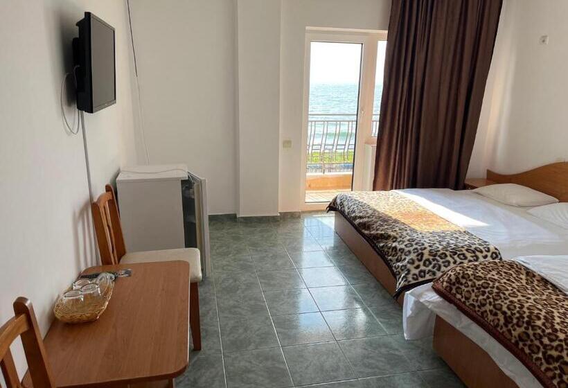 اتاق استاندارد سه نفره, Vila Jolie