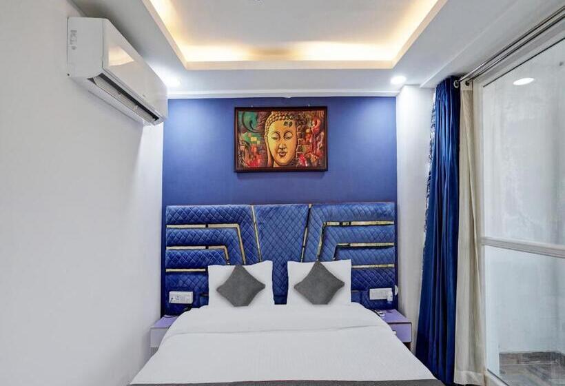 Трехместный Номер Классика, Collection O 811307  Gold Inn