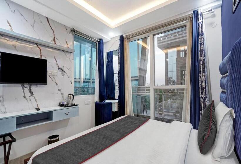 Трехместный Номер Классика, Collection O 811307  Gold Inn
