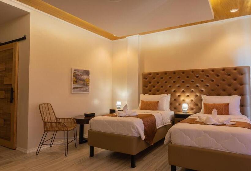 اتاق سوپریور با چشم‌انداز استخر, The Mayana Resort