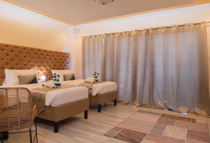 اتاق استاندارد با چشم‌انداز استخر, The Mayana Resort