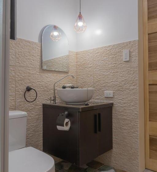اتاق استاندارد سه تخته با چشم‌انداز استخر, The Mayana Resort