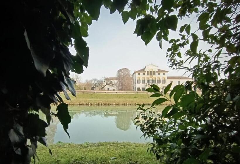 Стандартный внешний трехместный номер с ванной комнатой, Villa Nadia