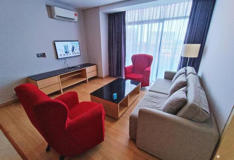 سوئیت با وان آب گرم, Noble Resort Melaka