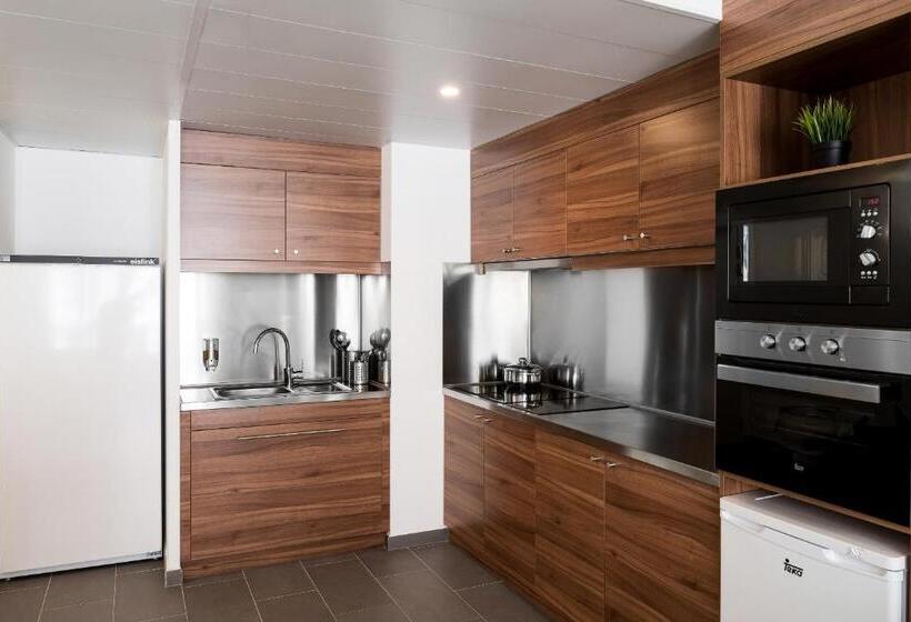 Номер Стандарт, The Social Hub Paris La Défense