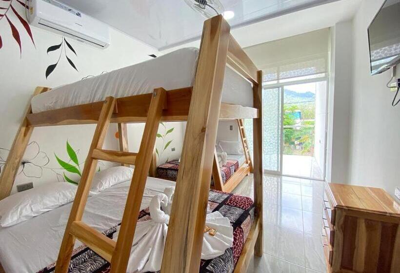 패밀리 스위트, Hostal Las Flores