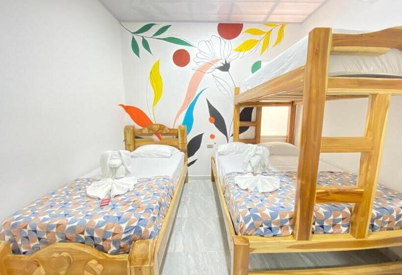 클래식 4인 룸, Hostal Las Flores