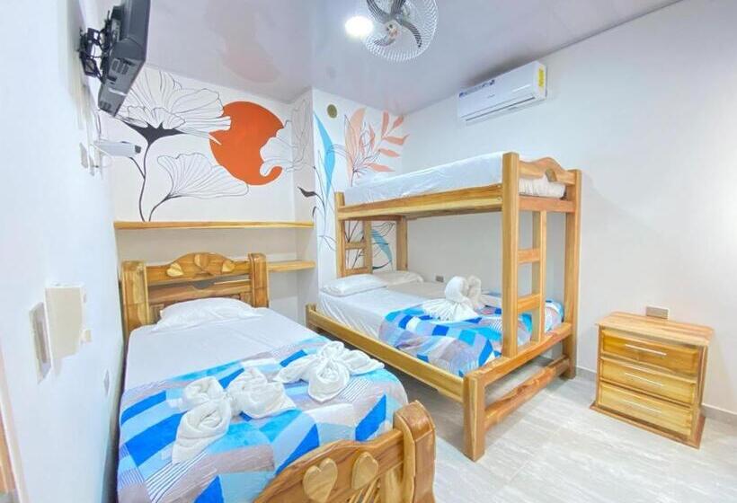 클래식 4인 룸, Hostal Las Flores