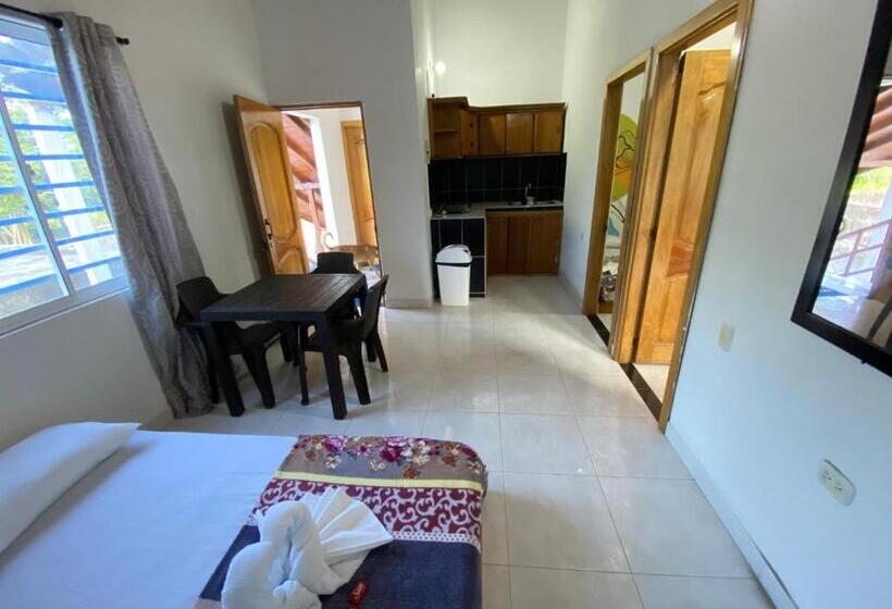 침실 3개 아파트, Hostal Las Flores