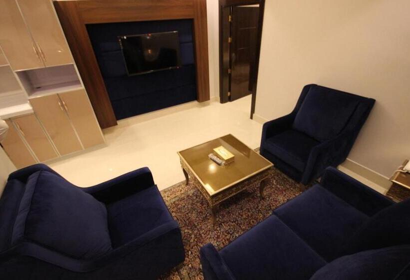 Студия Deluxe, Suit Los
