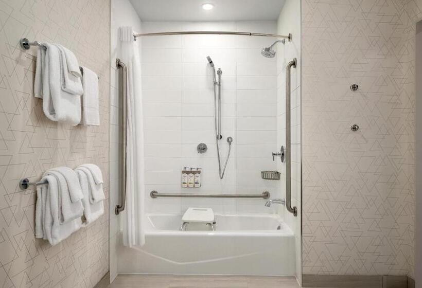 스위트, Holiday Inn Express   Strathroy, An Ihg