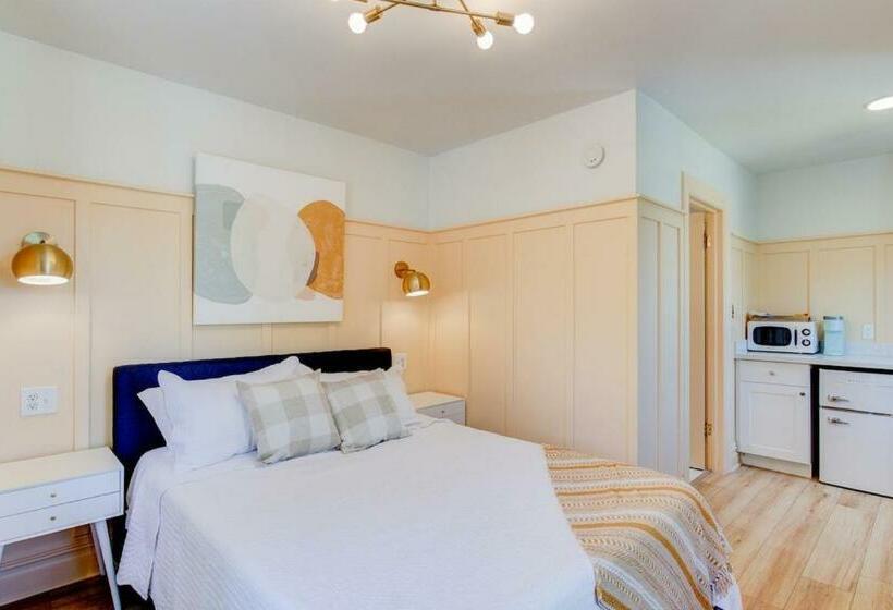 Студия Стандарт, Suite 10 Historic Art City Inn