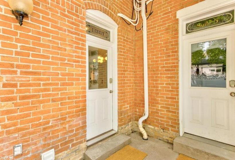 Студия Стандарт, Suite 10 Historic Art City Inn