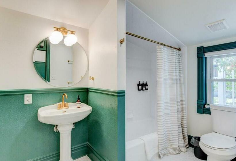 Студио Стандарт Кровать Кинг, Suite 6 Historic Art City Inn