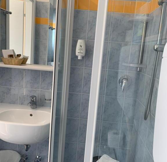 דירת חדר, Daniel Apartments