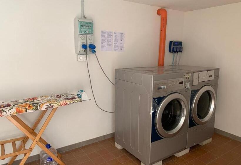 דירת חדר, Daniel Apartments