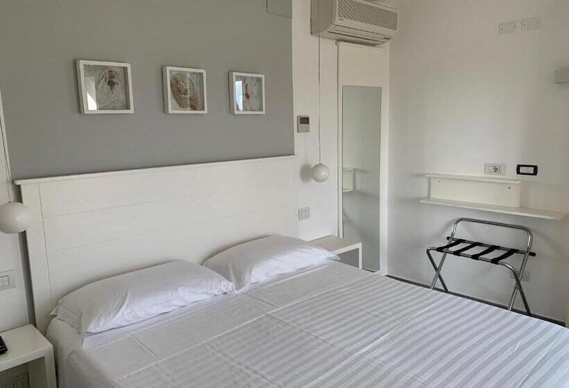 דירת חדר, Daniel Apartments
