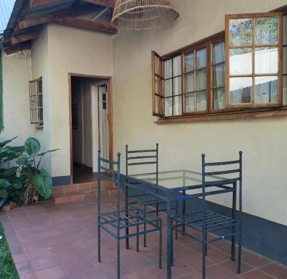 家庭洋房, Drakensberg Bush Lodge And Backpackers