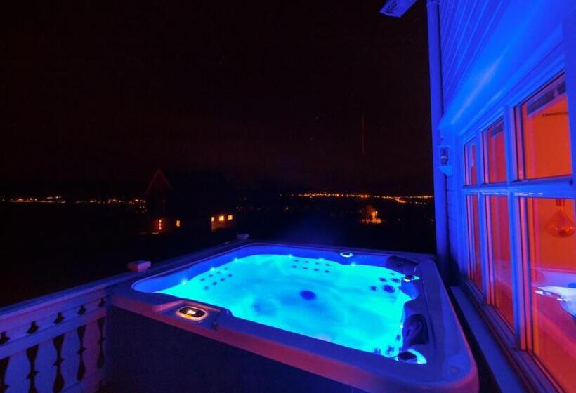 1 Sovrums Hus, Aurora Borealis Observatory