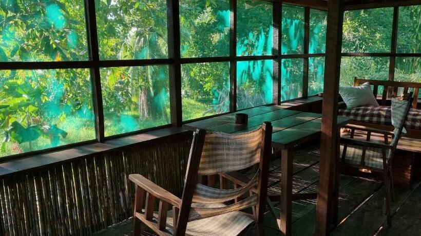 Бунгало Стандарт, Veragua River House