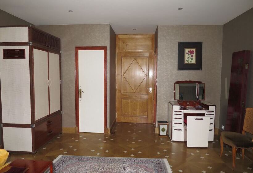 Номер Deluxe, Kerblondel