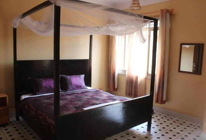 اتاق استاندارد, Cool Breeze Hotel Jinja