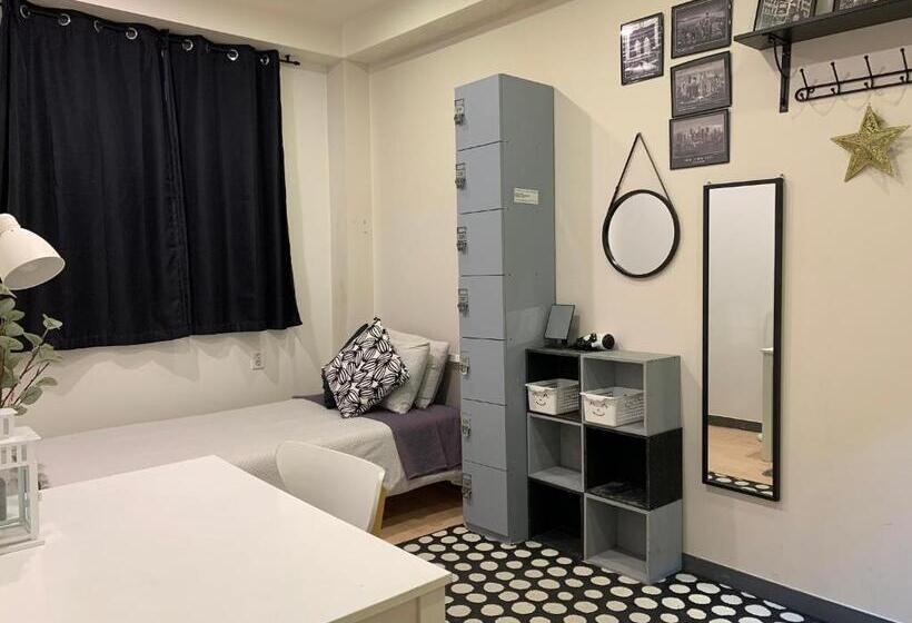 חדר סטנדרד יחיד חדר אמבטיה משותף, Whitetail Guesthouse   Hostel