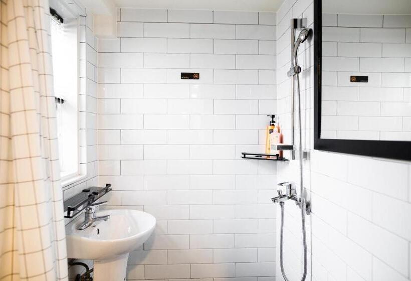 חדר סטנדרט יחיד, Whitetail Guesthouse   Hostel