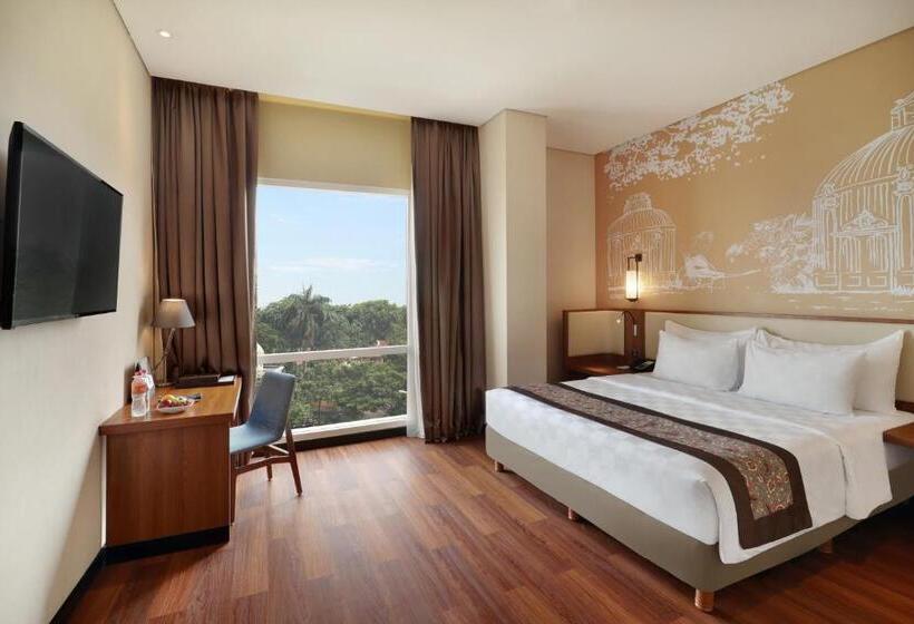 Номер Deluxe, Swiss Belhotel Airport Jakarta