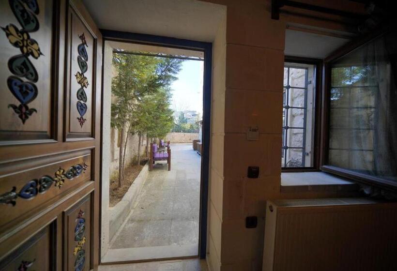 اتاق لوکس سه تخته, Alaturca House