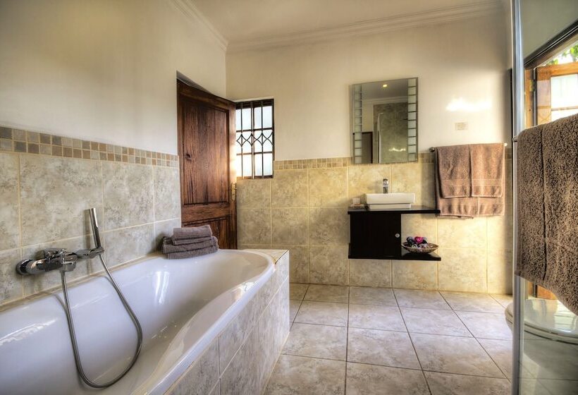 Family Suite, Nut Grove Boutique