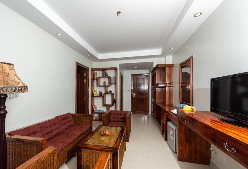 Полулюкс, Aristocrat Residence &