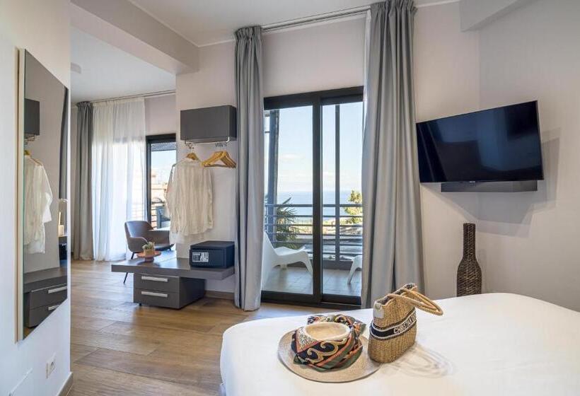 Семейный Номер Боковой Вид на Море, Taormina Palace