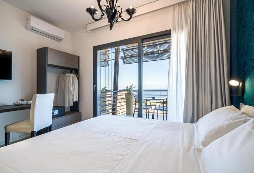 Номер Deluxe Вид на Море с Балконом, Taormina Palace