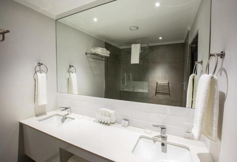 דירת שני חדרים, Max Executive Apartments