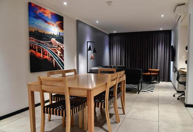 דירת שלושה חדרים, Max Executive Apartments